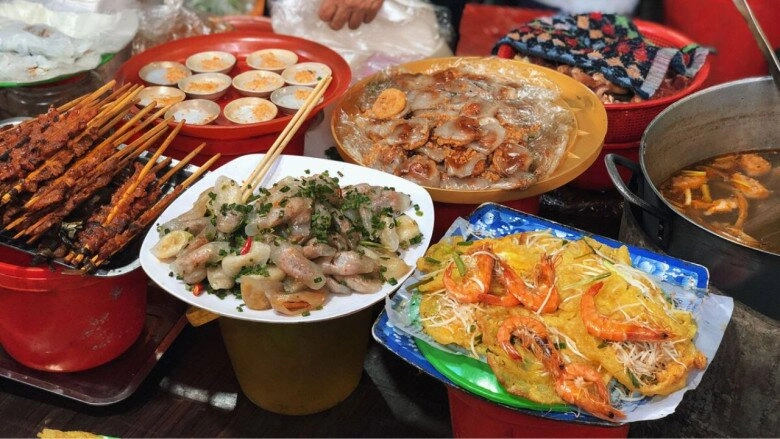 Khu chợ lâu đời nhất xứ huế tồn tại hàng trăm năm nay hút khách nhờ ẩm thực cực ngon-bổ-rẻ - 7