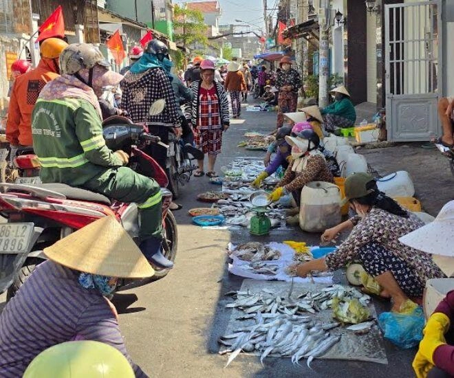 Khu chợ sầm uất bậc nhất phan thiết xưa chỉ là chợ chồm hổm nay hút khách nghìn nghịt vì một lý do - 1