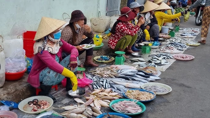 Khu chợ sầm uất bậc nhất phan thiết xưa chỉ là chợ chồm hổm nay hút khách nghìn nghịt vì một lý do - 2