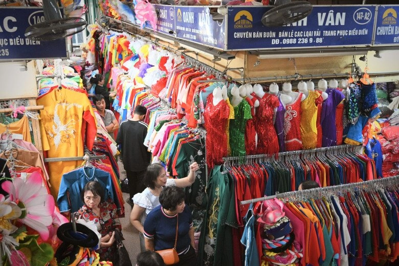 Khu chợ tồn tại 135 năm giữa lòng hà nội từ một gian chợ tạm trở thành biểu tượng của thủ đô - 9