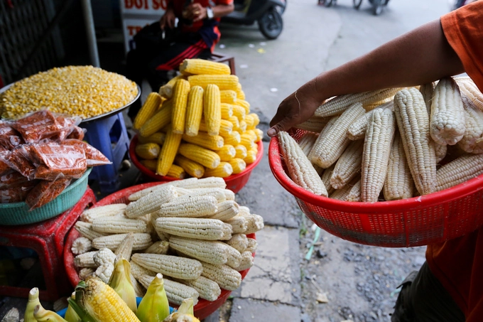 Khu chợ tồn tại 20 năm giữa lòng sài gòn chỉ bán duy nhất 1 mặt hàng nhưng lúc nào cũng đông nghịt khách - 3