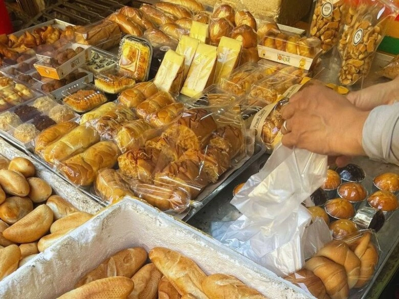 Khu chợ tồn tại hơn trăm năm giữa lòng phố cổ xưa tạm bợ nhỏ xíu nay thành ngôi chợ quê hiếm hoi còn sót lại ở thủ đô - 6