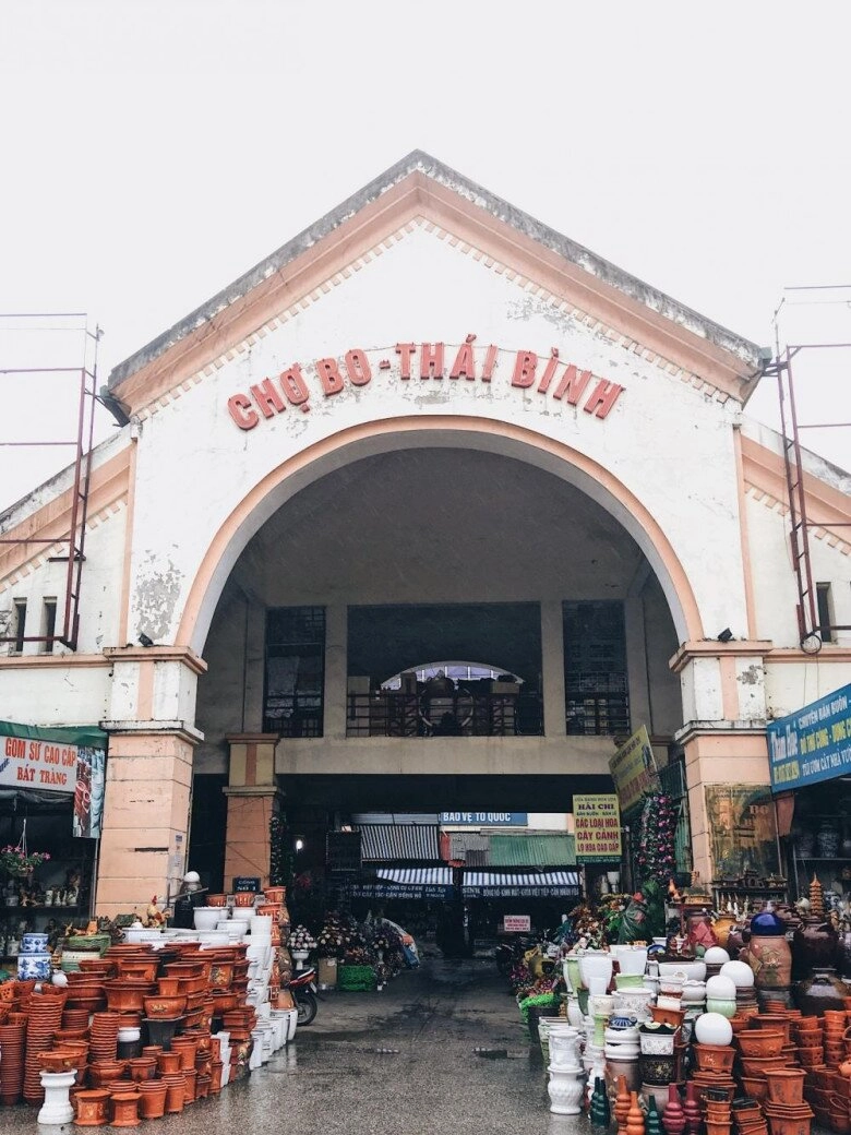 Khu chợ từng là niềm tự hào của người thái bình nay trở thành trung tâm mua sắm trầm lặng giữa lòng thành phố - 1