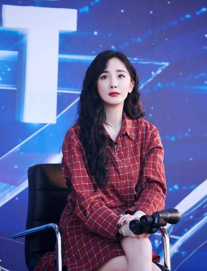 Kiểu tóc xoăn đẹp nhất cho nàng tóc mỏng thưa chú ý 4 điều để tóc thêm bồng bềnh sang như minh tinh - 8