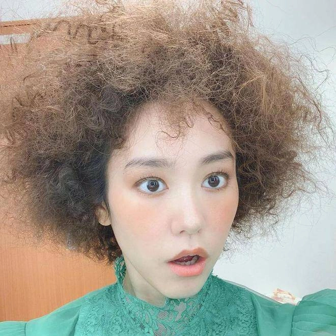 Kiểu tóc xoăn đẹp nhất cho nàng tóc mỏng thưa chú ý 4 điều để tóc thêm bồng bềnh sang như minh tinh - 13