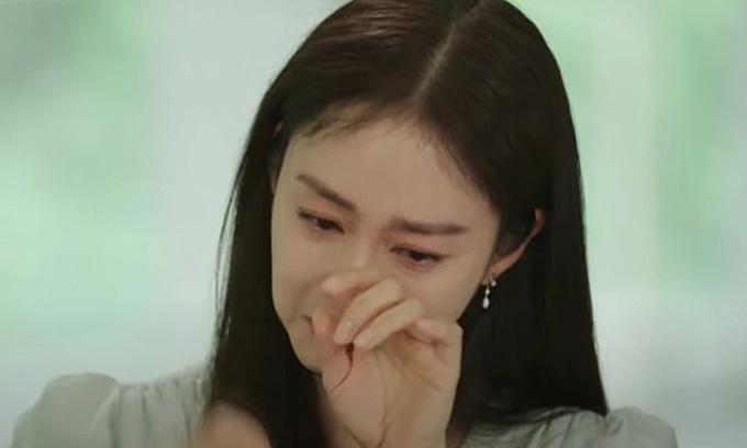 Kim tae hee khóc vì áp lực làm mẹ - 1