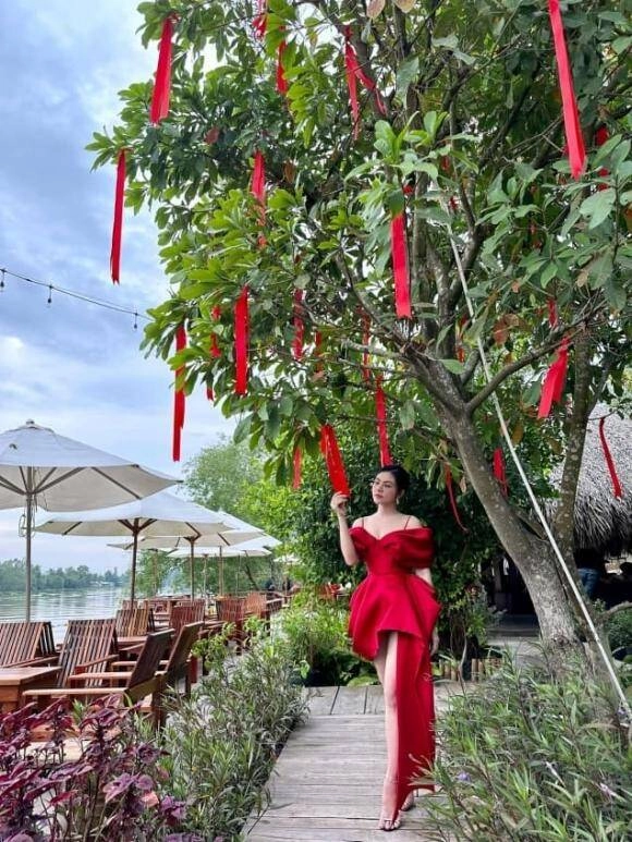 Là ceo có đất rộng 50000m2 nhưng sau sinh con thứ 4 dv vân trang gây bất ngờ khi cho ái nữ vào trường công học phí 3 triệutháng - 5