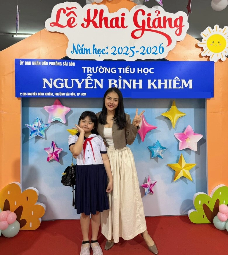 Là ceo có đất rộng 50000m2 nhưng sau sinh con thứ 4 dv vân trang gây bất ngờ khi cho ái nữ vào trường công học phí 3 triệutháng - 8
