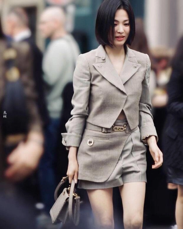 Là hai mỹ nhân hàng đầu châu á song hye kyo và triệu lệ dĩnh lại cùng làm một điều để níu kéo tuổi xuân - 14