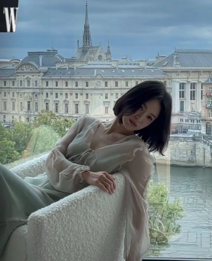 Là hai mỹ nhân hàng đầu châu á song hye kyo và triệu lệ dĩnh lại cùng làm một điều để níu kéo tuổi xuân - 15