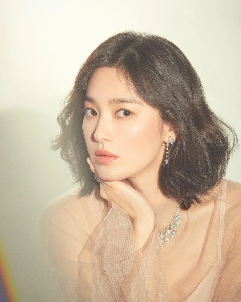 Là hai mỹ nhân hàng đầu châu á song hye kyo và triệu lệ dĩnh lại cùng làm một điều để níu kéo tuổi xuân - 18