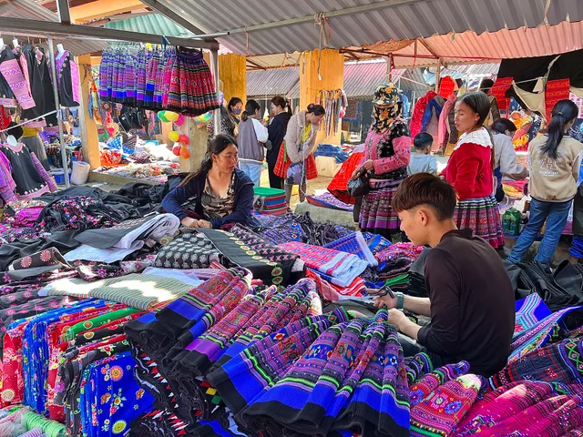 Lạc lối trong phiên chợ đầy màu sắc giữa lòng hòa bình trở thành điểm hút khách bậc nhất mai châu - 2