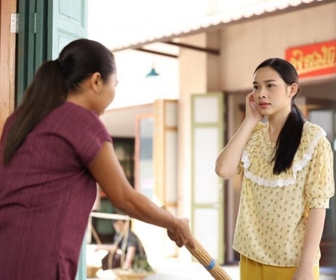Làm dâu 8 năm con dâu mới tặng tôi được 1 món quà nhưng sau đó con bé lại quỳ xuống khóc lóc - 1