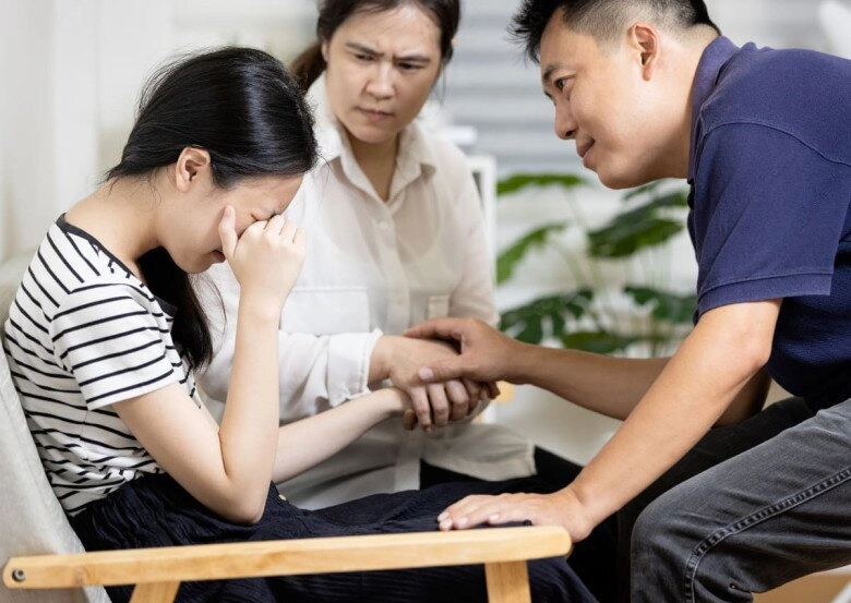 làm gì nếu gặp phải cảnh nhạy cảm khi đang xem tv cùng con mẹ trả lời quá thông minh khiến ai cũng vội học hỏi - 2