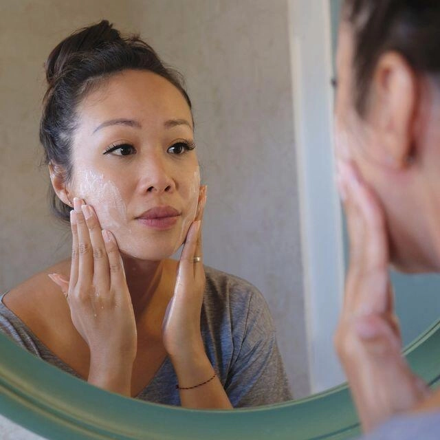Làn da tuổi 40 sáng bừng sau 7 ngày nhờ mẹo dưỡng ẩm đơn giản chị em sẽ ước mình biết sớm hơn - 6