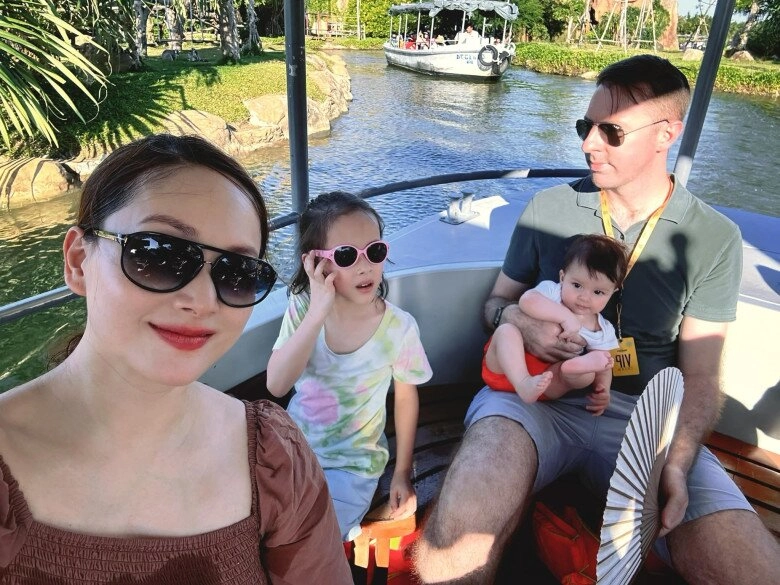 Lan phương lần đầu tiết lộ cuộc sống tại đà nẵng đoàn tụ cùng chồng tây cao 2m thừa nhận nhiều lúc tủi thân - 1