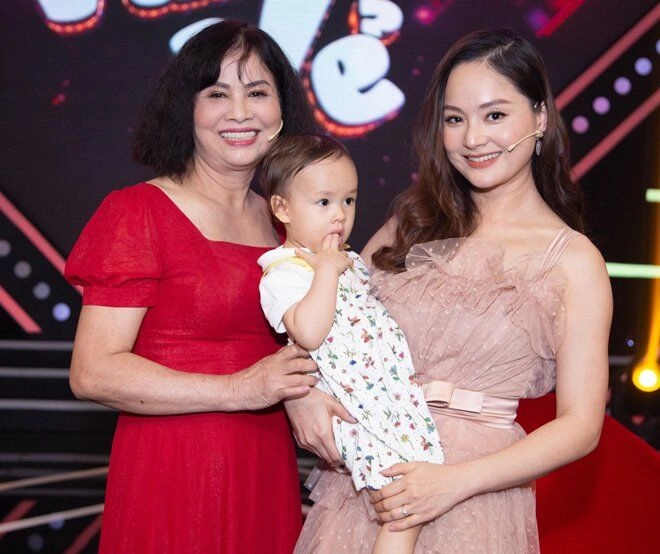 Lan phương từng bảo mẹ ruột im để tự dạy con nay khoe ái nữ 5 tháng tuổi đã hiểu chuyện - 6