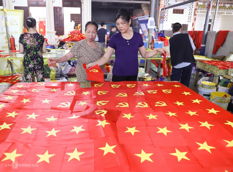 Làng may cờ tổ quốc tất bật dịp 304 - 4