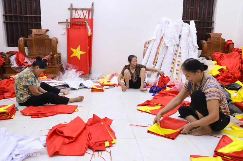 Làng may cờ tổ quốc tất bật dịp 304 - 9