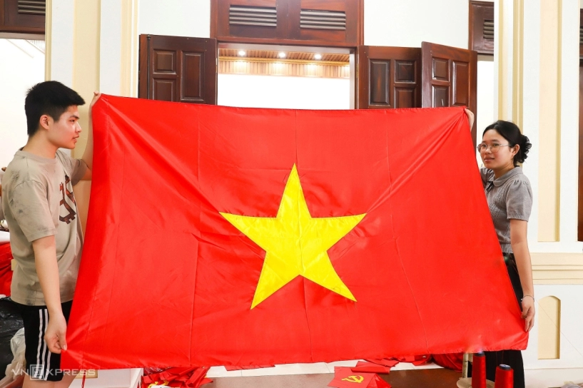 Làng may cờ tổ quốc tất bật dịp 304 - 12