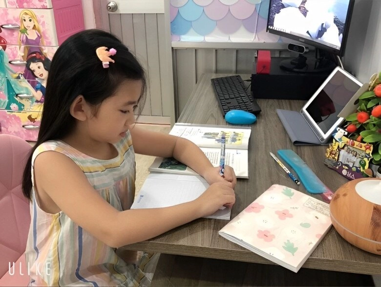 Lavie con gái mai phương được bảo mẫu mua laptop nên chăm học kể cả cuối tuần thành tích khiến cả nhà tự hào - 6