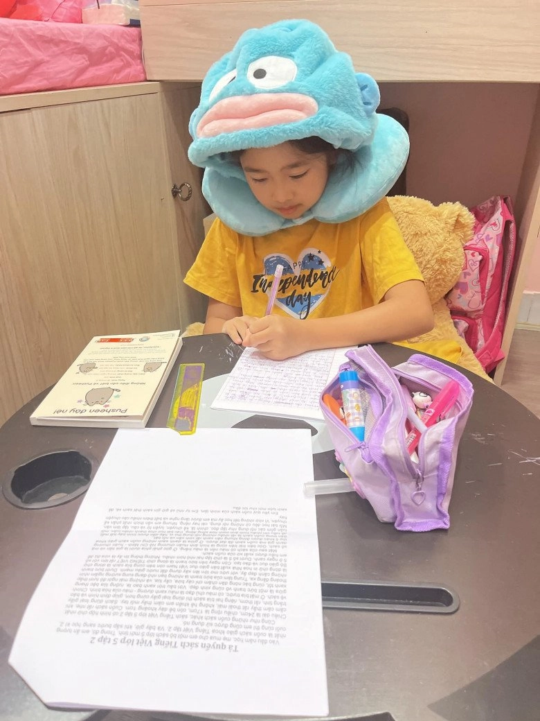 Lavie con gái mai phương được bảo mẫu mua laptop nên chăm học kể cả cuối tuần thành tích khiến cả nhà tự hào - 7