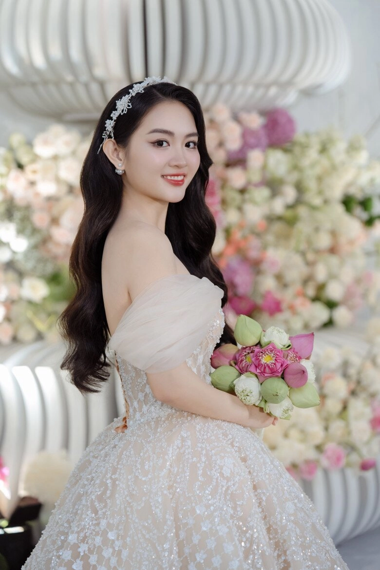 Lấy chồng đại gia nghìn tỷ hơn 16 tuổi hoa hậu sinh năm 2004 phải cố gắng vừa học tập vừa làm dâu thảo - 6