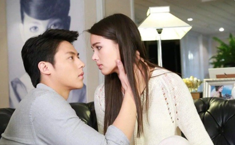 Lấy vợ hơn 13 tuổi sau cưới cô ấy tặng tôi hết tài sản và cầu xin 1 việc khiến tôi điêu đứng - 2