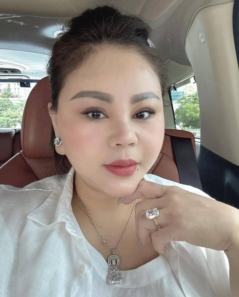 Lê giang thừa nhận sửa từ trên xuống dưới mũi 10 lần mắt 2 lần cằm chắc cũng 3 lần - 7