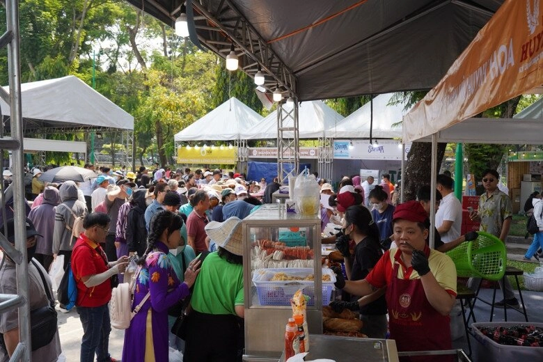 Lễ hội bánh mì việt nam lần 3 biển người đổ về công viên lê văn tám - 8