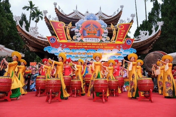 Lễ hội tại vùng đất cổ tích tôn vinh ông tổ nghề trồng dưa thuộc dòng họ hiếm tìm mãi mới được một người - 1