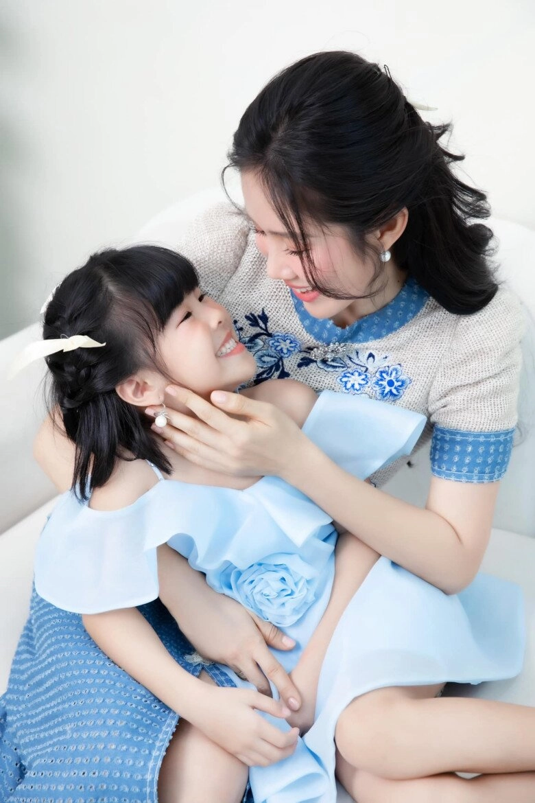 Lê phương bỏ lỡ ngày khai giảng lẫn trung thu của 2 con vì kiếm cơm ái nữ nói một câu khiến mẹ nghẹn lòng - 1
