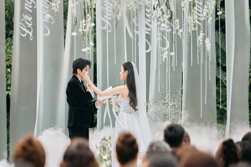 Lễ thành đôi của vũ cát tường - thu trang bố vợ đưa con gái bước lên lễ đường bố ruột chúc con cháu đủ đầy - 8