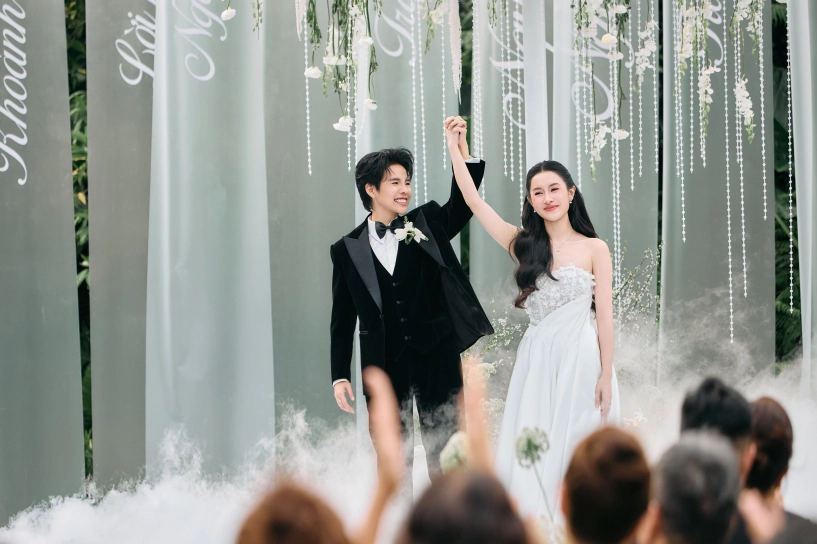Lễ thành đôi của vũ cát tường - thu trang bố vợ đưa con gái bước lên lễ đường bố ruột chúc con cháu đủ đầy - 10