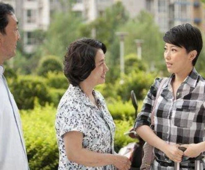 Lén lút biếu tiền bố em chồng bắt được mách với mẹ chồng và cái kết bất ngờ - 1