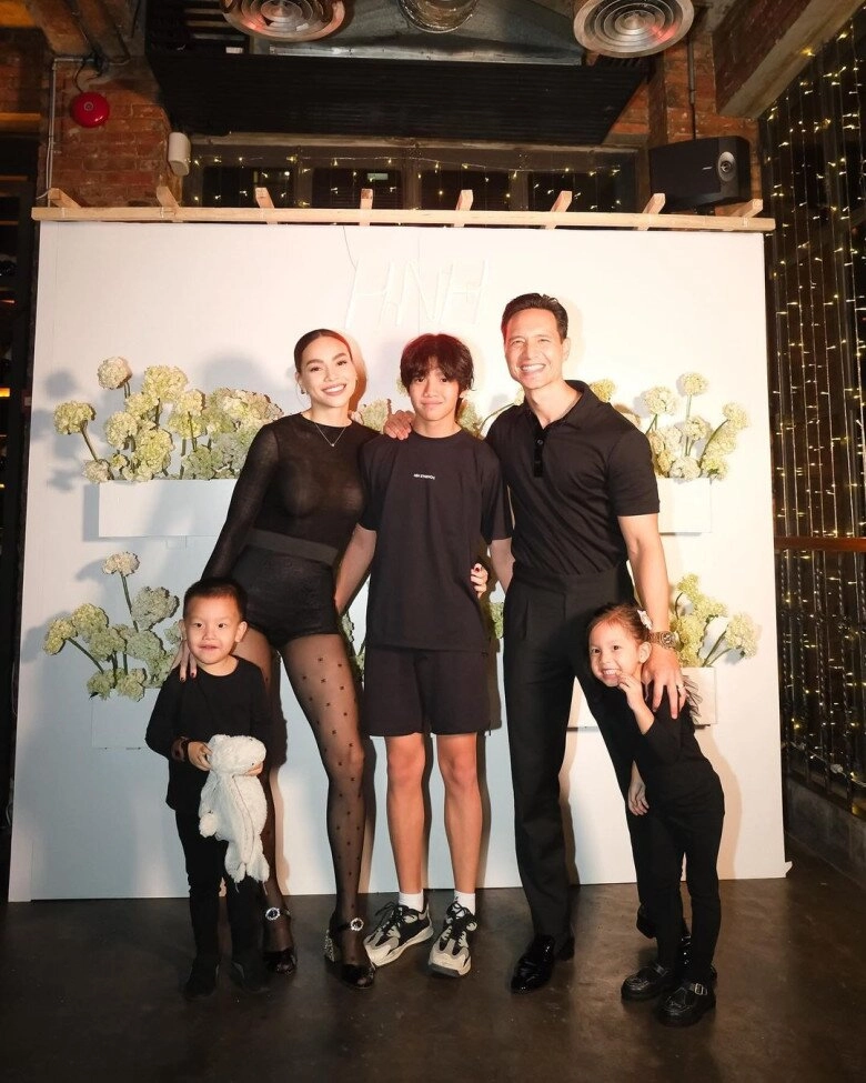 Lisa diện đồ tắm catwalk điêu luyện ra dáng hoa hậu tương lai hồ ngọc hà tự hào thừa nhận con hơn mẹ - 13