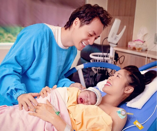 Lộ ảnh rõ mặt con trai thứ 3 của vợ chồng đăng khôi bé rồng vừa chào đời đã khôi ngô nhờ gen bố mẹ - 1