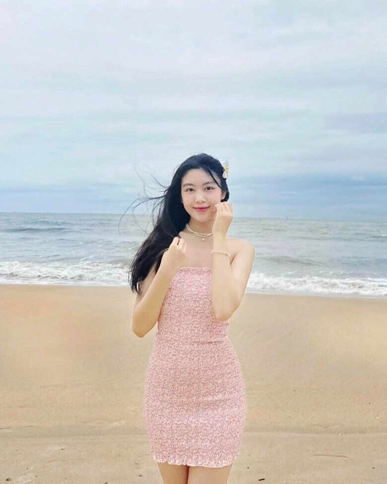 Lọ lem con gái quyền linh lái xe sang hàng tỷ đồng đến trường học đại học có mức phí đắt đỏ hơn 300 triệunăm - 10