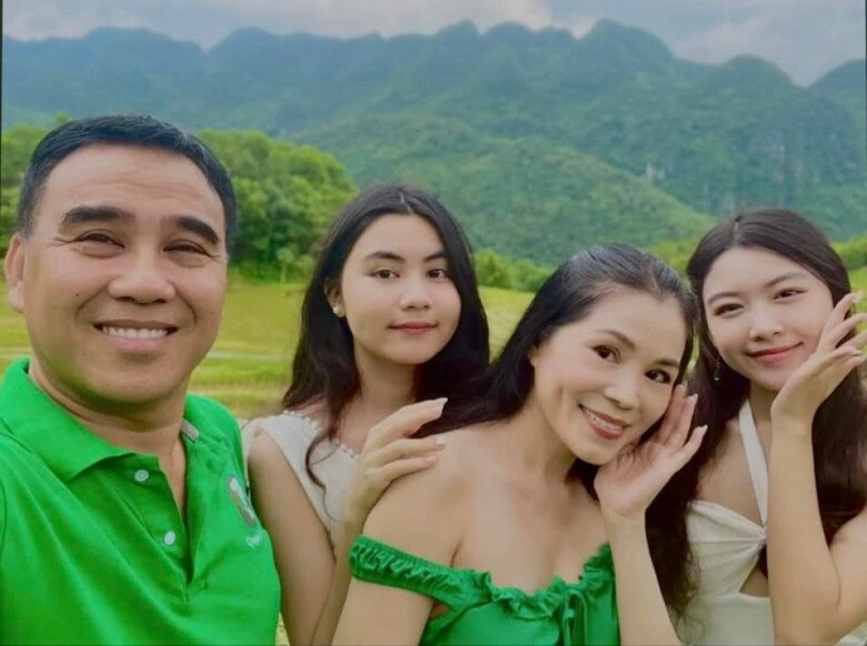 Lọ lem đi đâu cũng thành tâm điểm nhờ một hành động quyền linh được khen khéo dạy con gái - 1