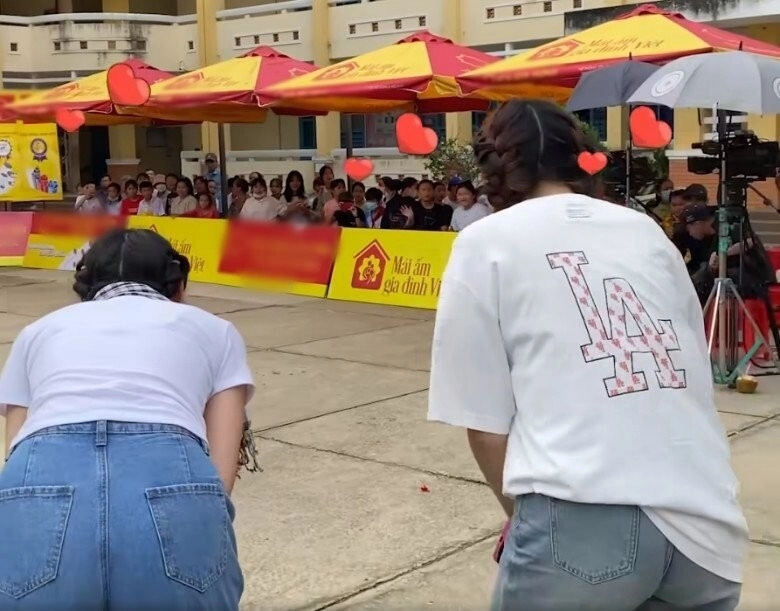 Lọ lem đi đâu cũng thành tâm điểm nhờ một hành động quyền linh được khen khéo dạy con gái - 5