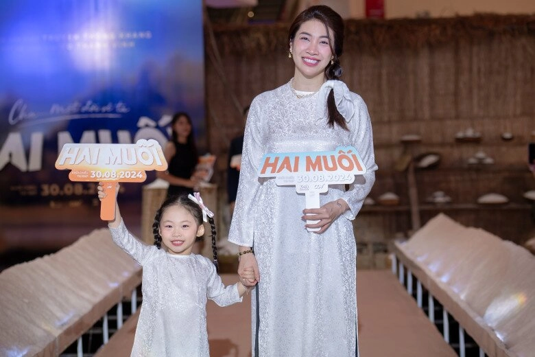 Lọ lem khóc nức nở sau khi xem phim của ba quyền linh đáp trả bình luận trái chiều về chuyện kiếm tiền - 10