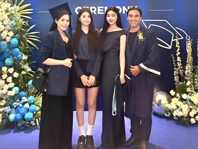 Lọ lem nhà quyền linh run bần bật khi lần đầu chở bố bằng xe máy suốt 18 năm toàn được đưa đón - 10