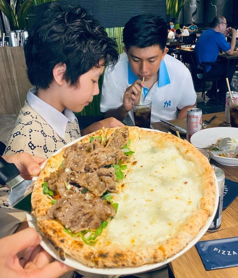 Lọ lem và hội bạn toàn con nhà nòi có mối quan hệ thân thiết với quý tử cao 1m9 của ông bầu phước sang - 11