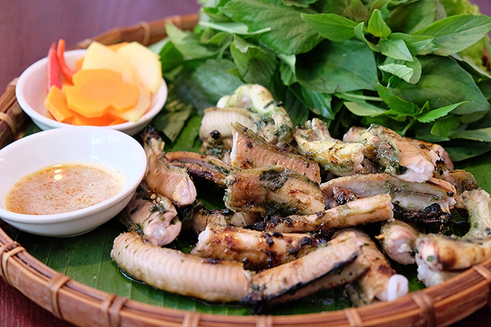 Loài cá bề ngoài khiến nhiều người sợ chết khiếp lại là đặc sản bình định có cái tên thoắt ẩn thoắt hiện gây tò mò - 4
