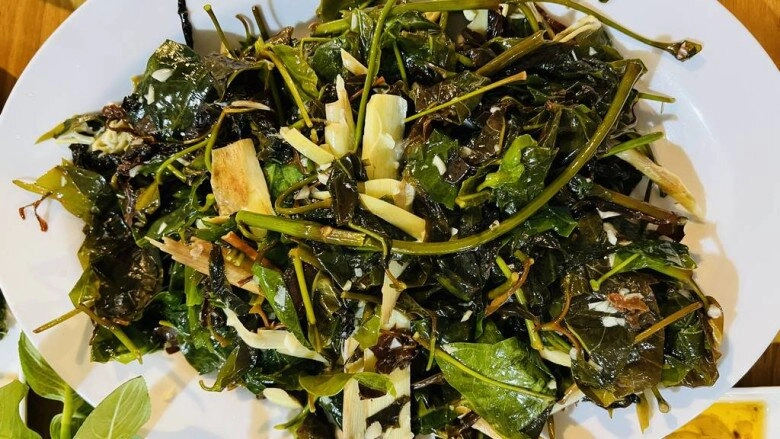 Loại lá mọc bờ rào có tên vô cùng lạ nay thành đặc sản người thành phố tranh nhau mua hương vị đặc biệt - 3