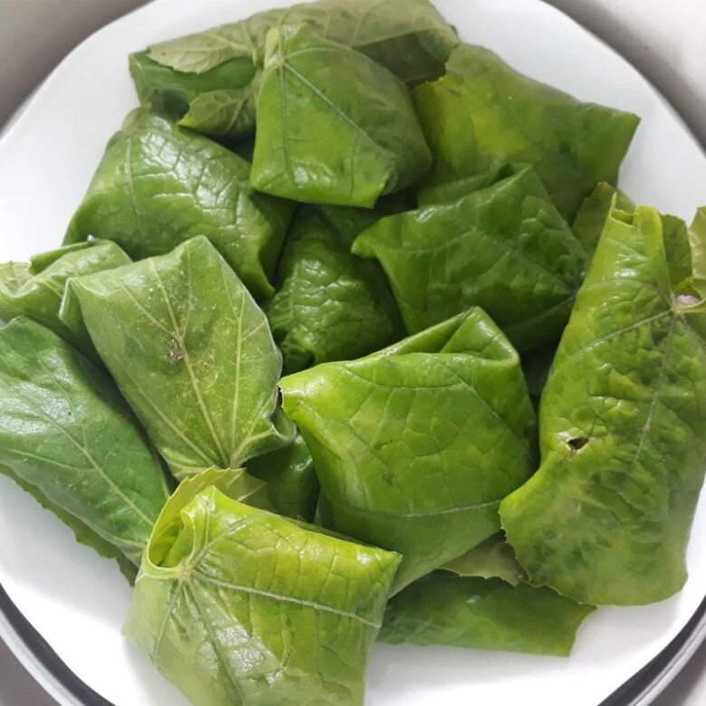 Loại lá rụng đầy gốc xưa không ai ăn nay thành đặc sản nổi tiếng dân thành phố ưa chuộng hương vị đặc biệt - 3