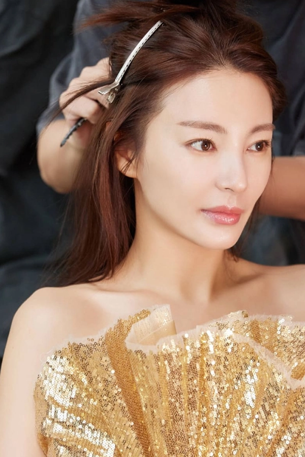 Loại mặt nạ rẻ tiền dễ kiếm ngoài chợ được bản sao song hye kyo trương vũ kỳ tận dụng để dưỡng da - 2