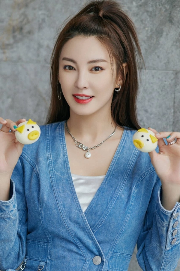 Loại mặt nạ rẻ tiền dễ kiếm ngoài chợ được bản sao song hye kyo trương vũ kỳ tận dụng để dưỡng da - 3