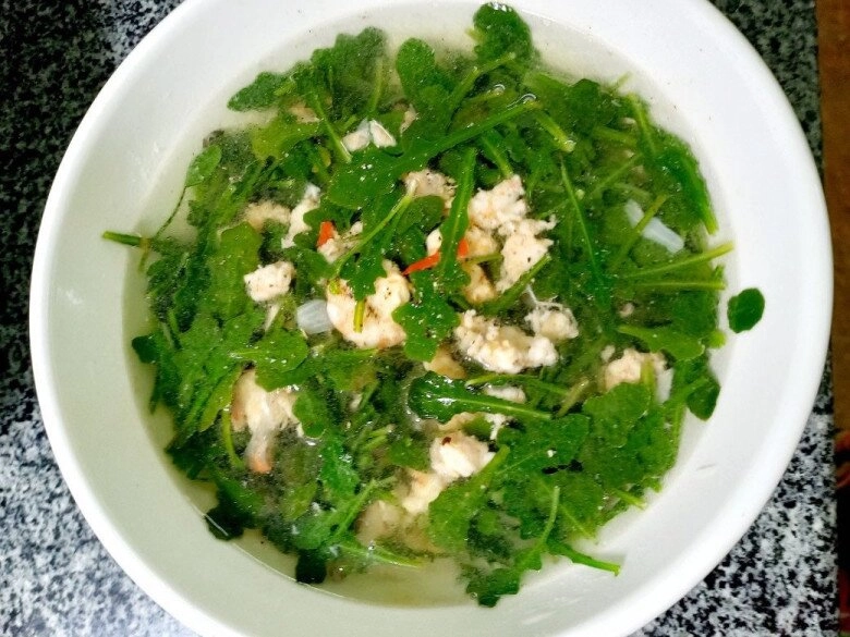 Loại rau dại mọc bờ bụi xưa chẳng ai hái nay thành đặc sản chị em săn lùng giá tới 120000 đồngkg - 3