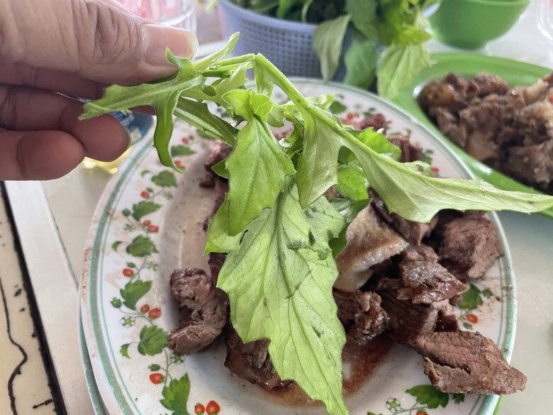 Loại rau rừng mọc đầy không ai hái nay là đặc sản vì vị ngọt giòn được giới sành ăn săn lùng - 3